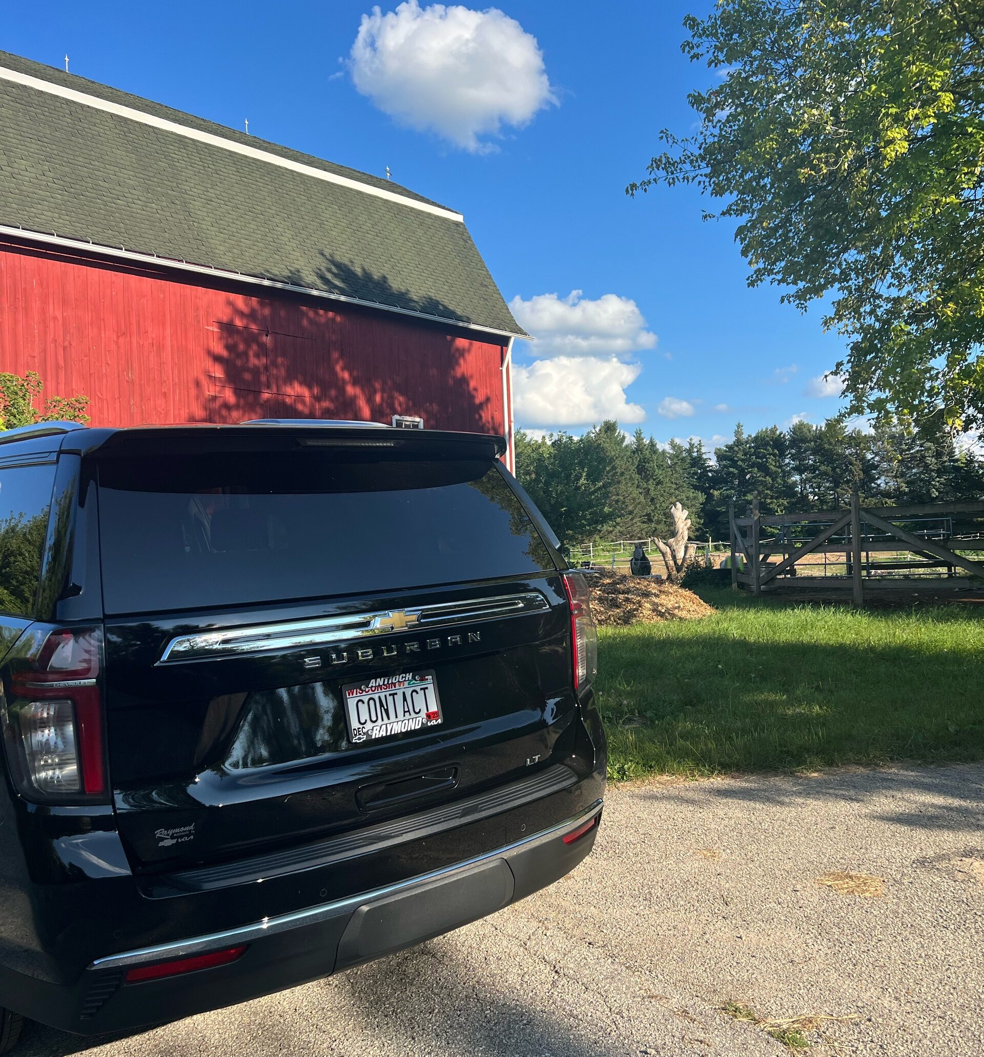 Contact Limo Suburban at Wisconsin rural property for golf course area transportation