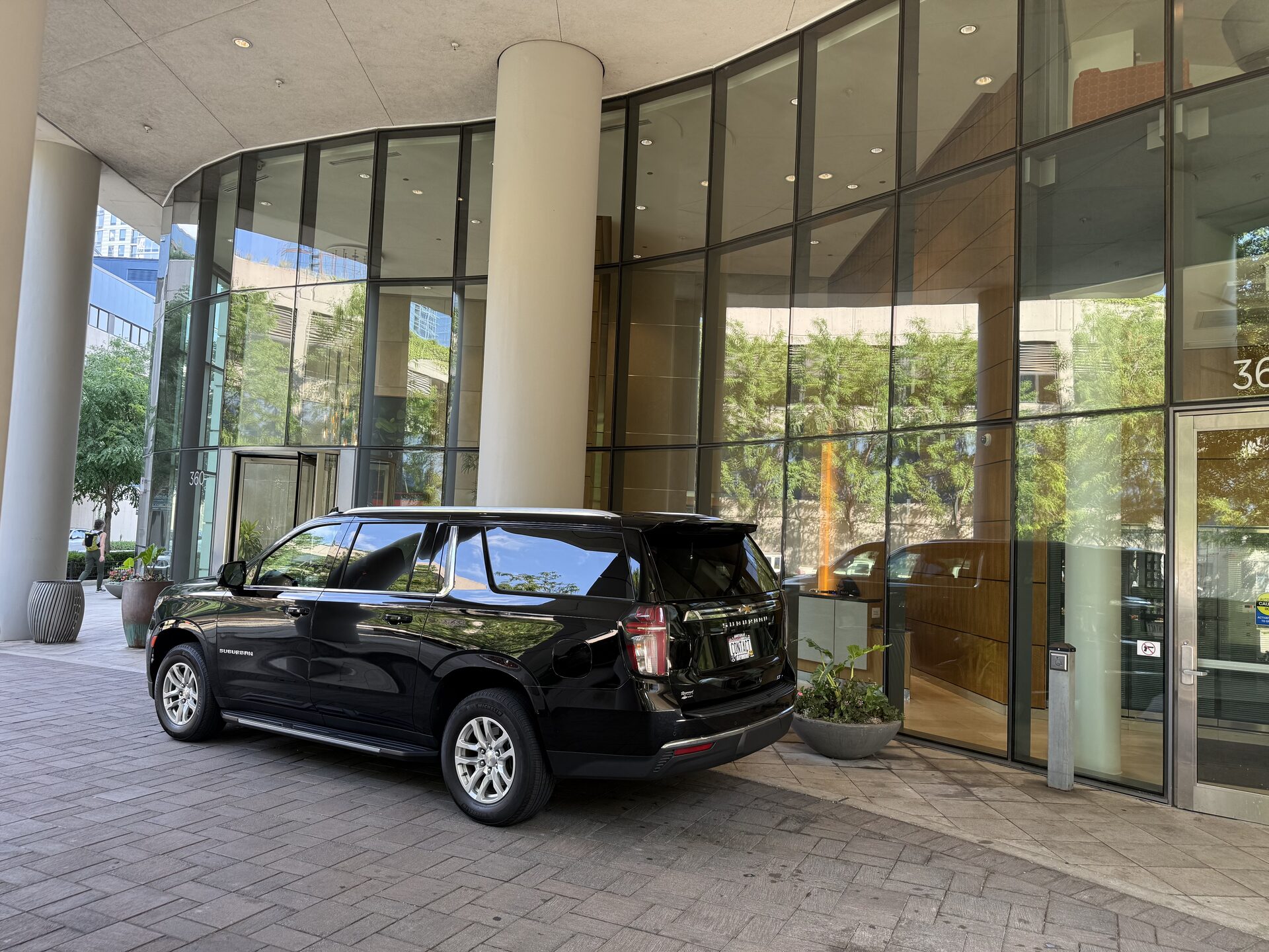 Contact Limo SUV corporate dropoff downtown Chicago executive limo service