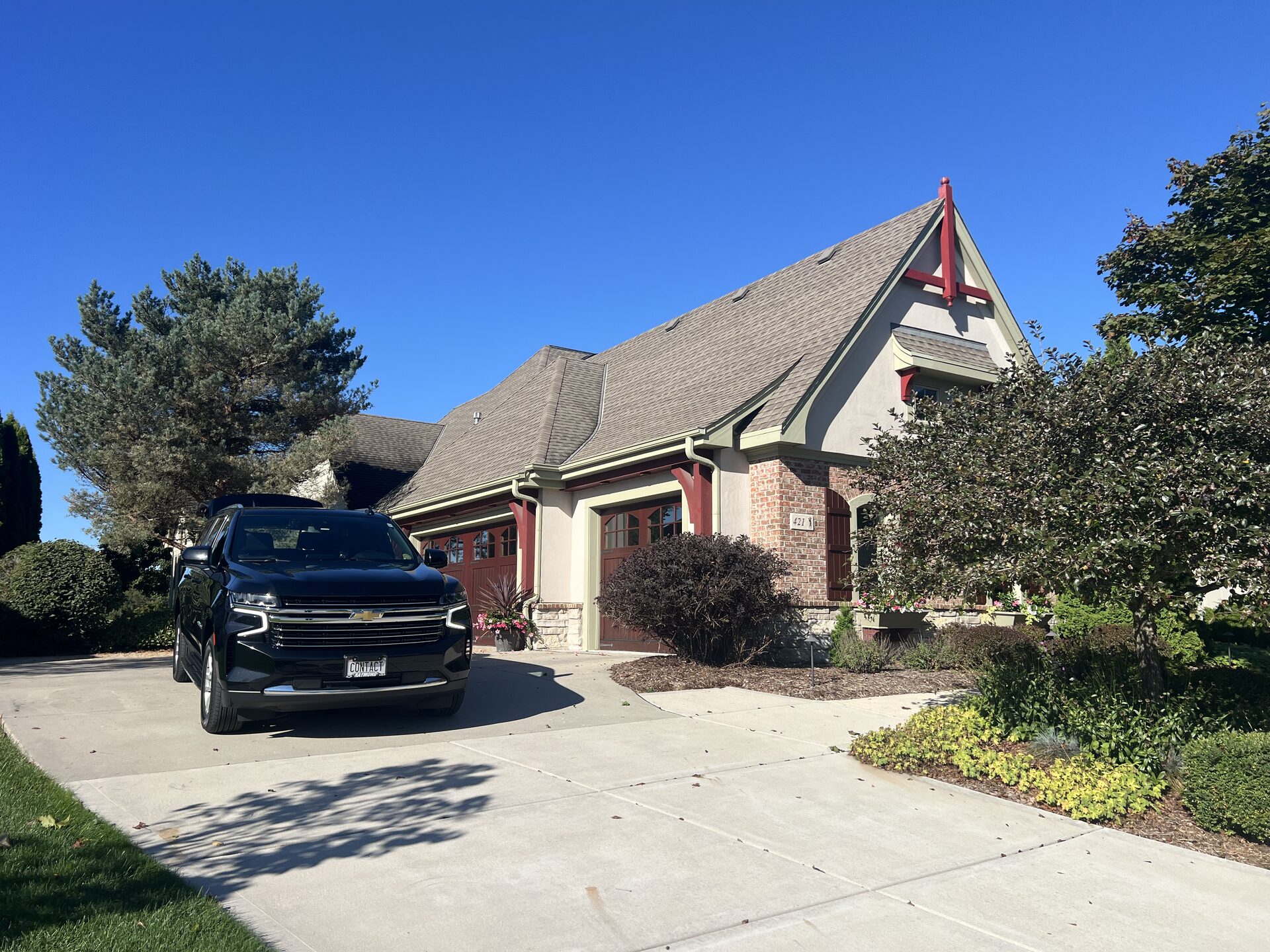 Contact Limo SUV Delafield Wisconsin point to point transfer service pickup