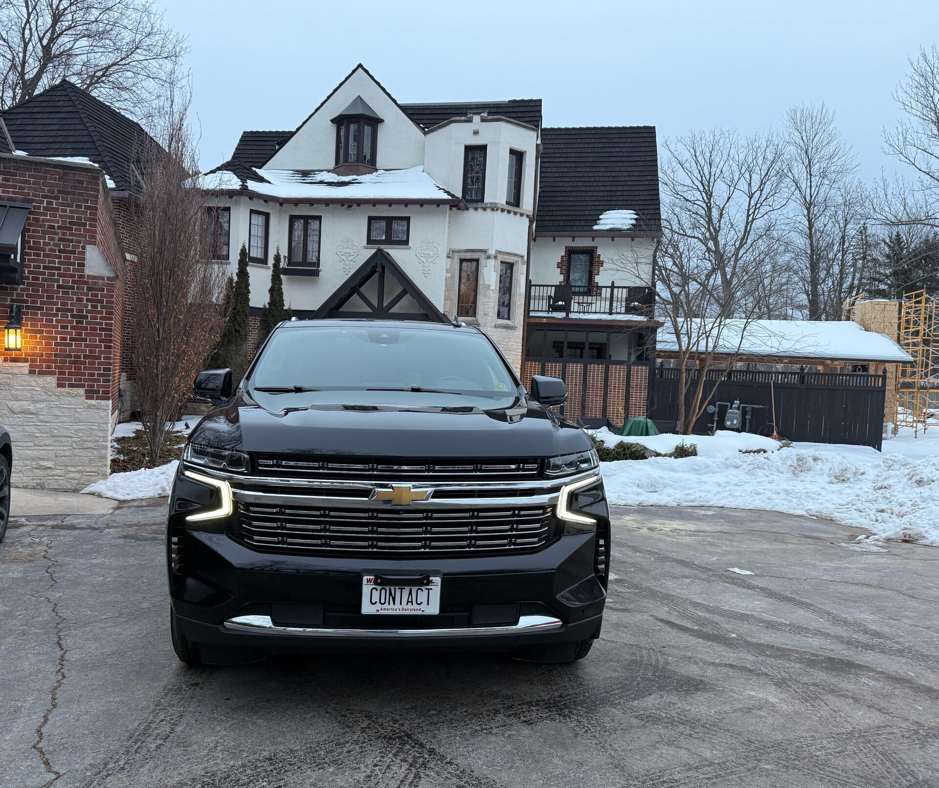 Contact Limo SUV pickup in Fox Point Wisconsin North Shore Chicago corridor limo route