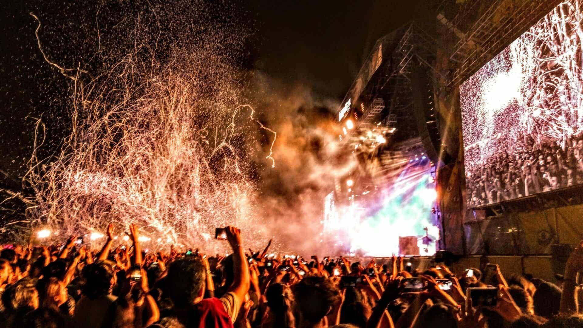 Lollapalooza festival crowd — Chicago concert transportation with Contact Limo
