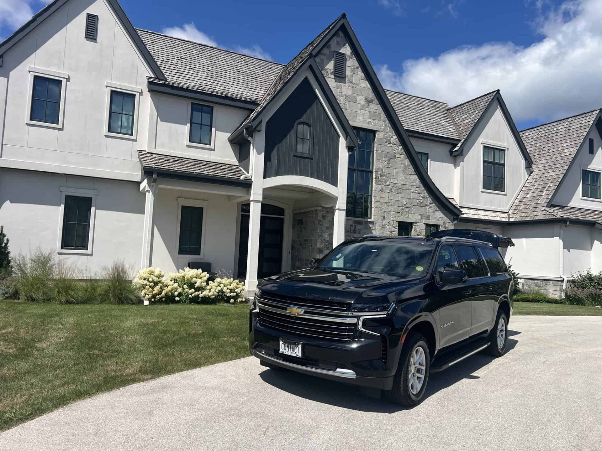 Limo service in Mequon Wisconsin — Contact Limo